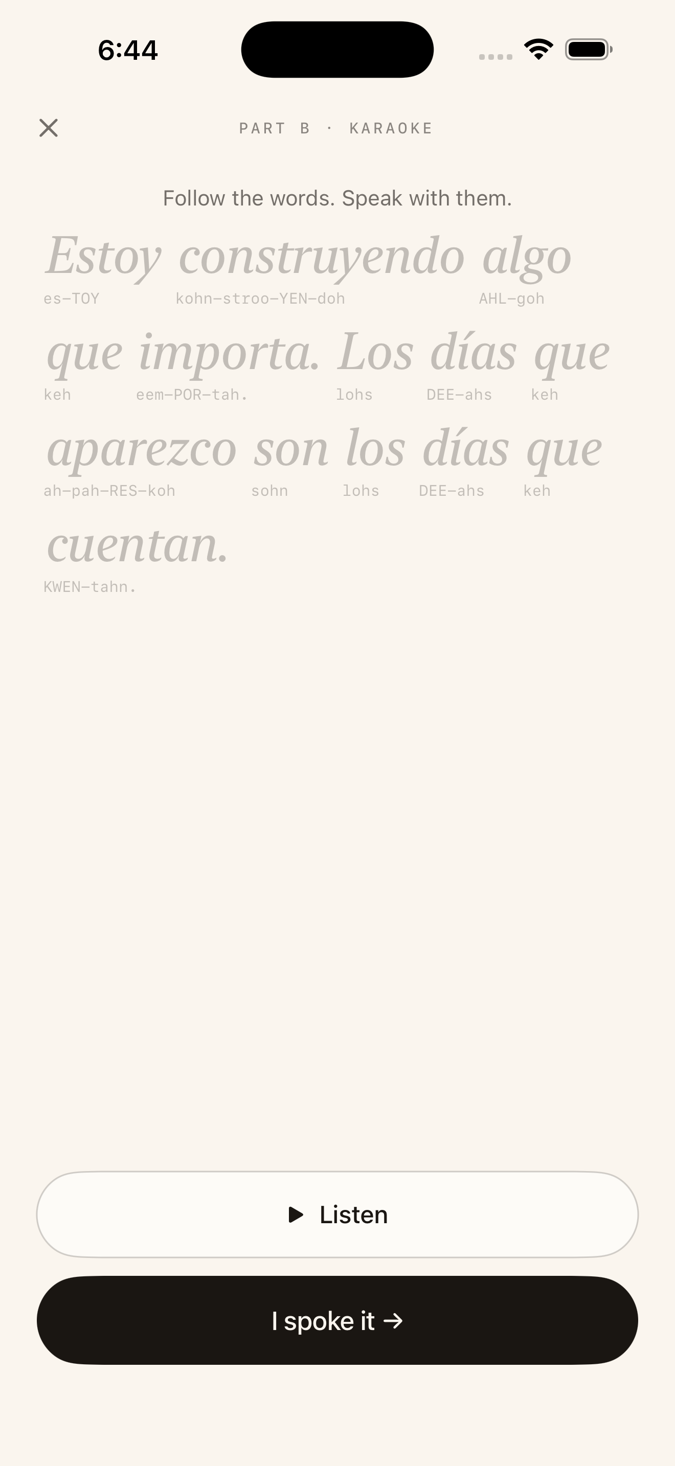 Karaoke practice view showing a sentence in Spanish with phonetic guide and each word highlighted in sequence.